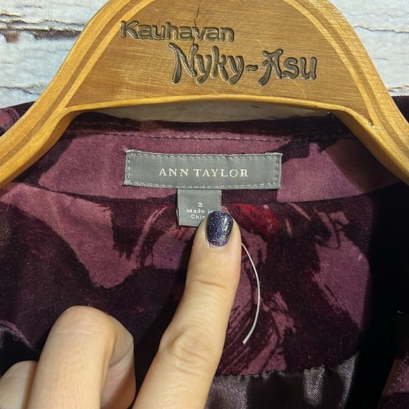 🏁 Anne Taylor Valuer like fabric floral blazer size 2 - Picture 6 of 9